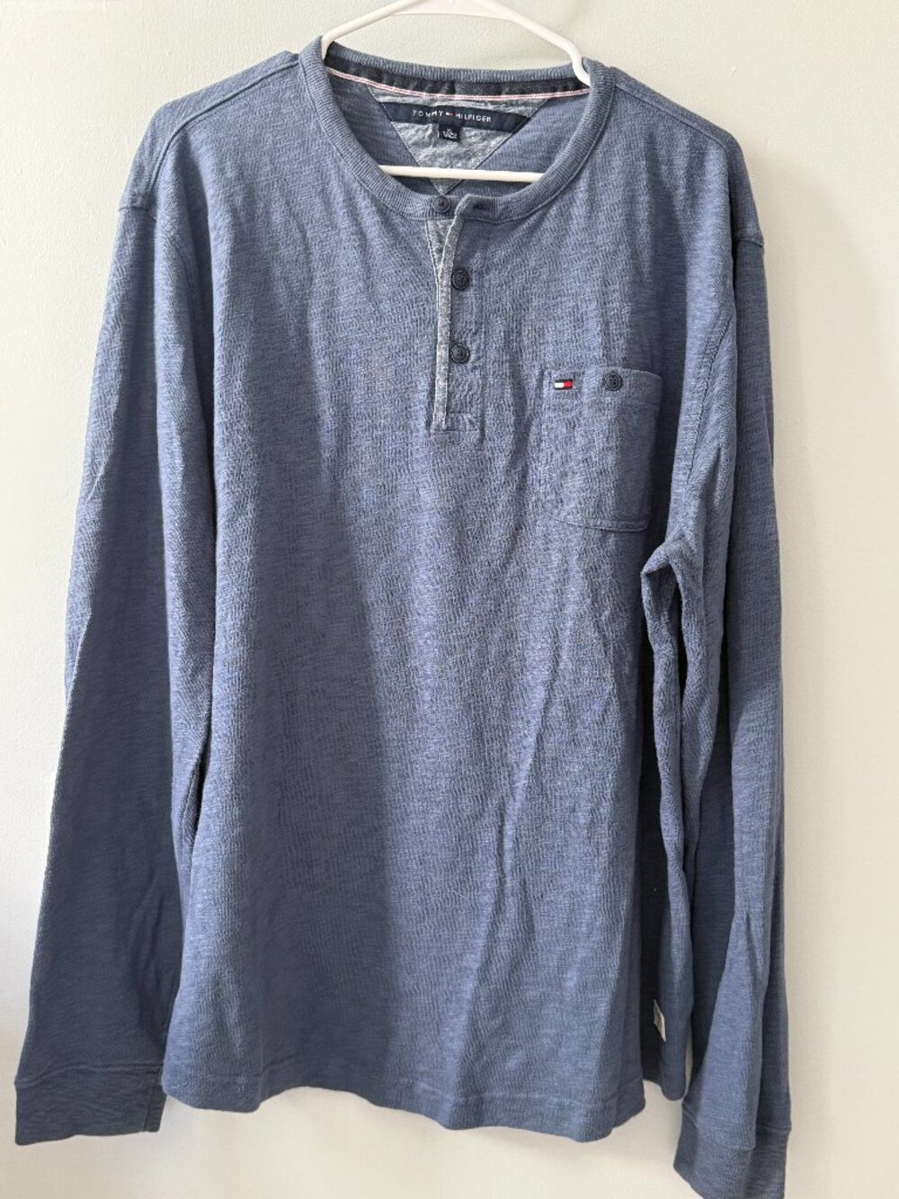 Tommy Hilfiger MENS casual HENLEY long sleeve NEW no tags XL NICE LOGO